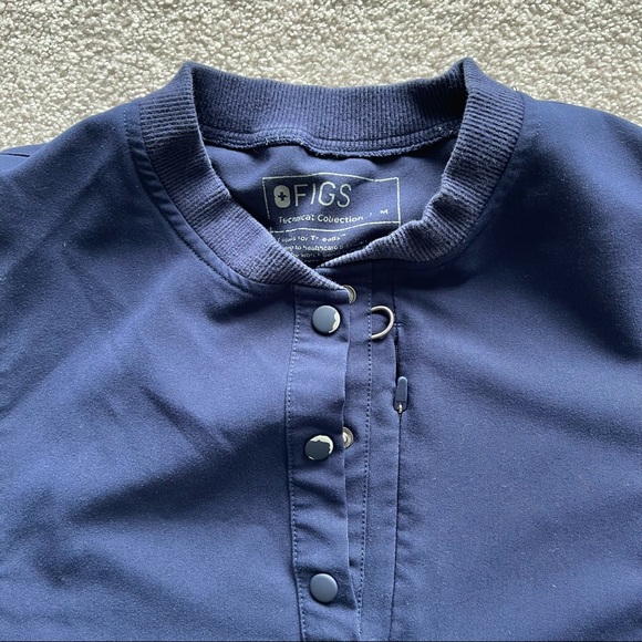 FIGS Limited Edition Navy Gidya Scrub Top Size Medium - Picture 4 of 5